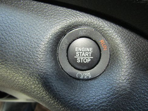 Used 2023 Jeep Cherokee Altitude Lux AWD/4WD image 34