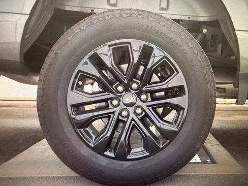 Used 2025 Ford F150 Lariat w/ Equipment Group 501A Mid AWD/4WD image 17