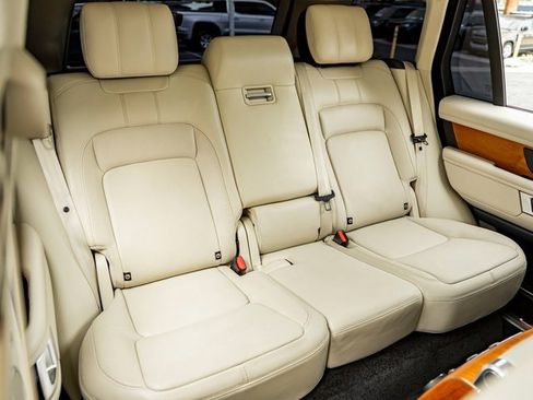 Used 2021 Land Rover Range Rover Autobiography image 25