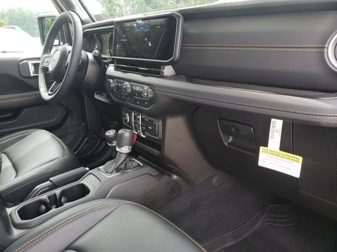 New 2026 Jeep Gladiator Sport AWD/4WD image 19