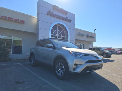 Used 2018 Toyota RAV4 XLE image 1