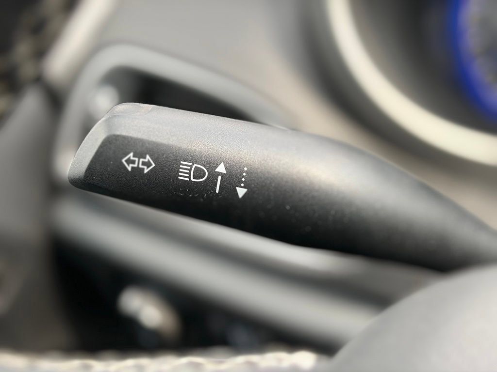 Certified 2025 Chrysler Pacifica Select FWD image 26