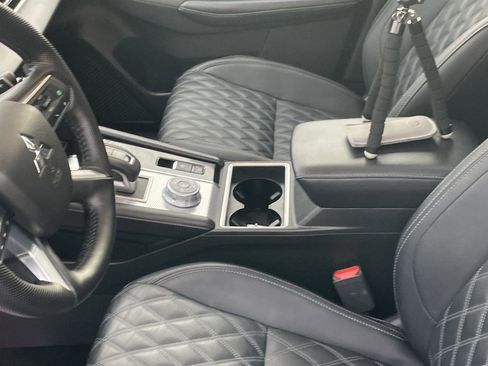 Used 2025 Mitsubishi Outlander SEL image 37