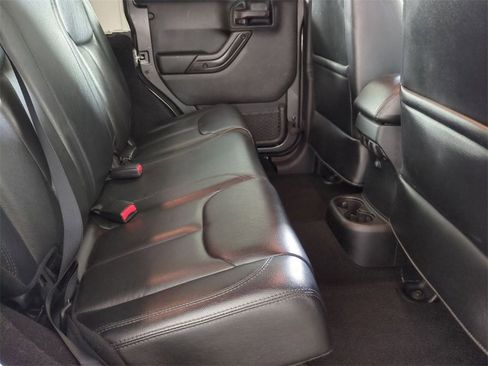 Used 2017 Jeep Wrangler Unlimited Sahara image 22