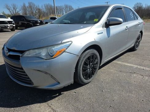 Used 2015 Toyota Camry LE image 5