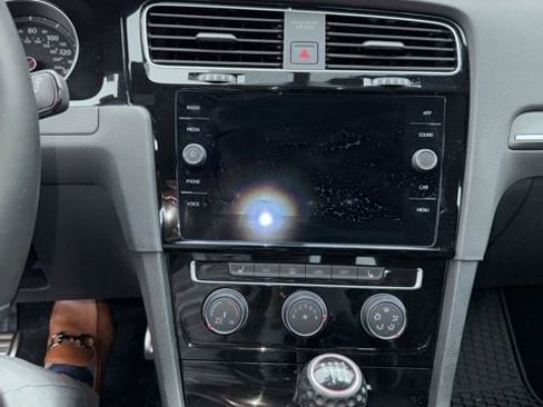 Used 2020 Volkswagen Golf 4-Door FWD image 14