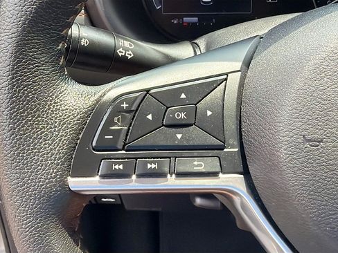Used 2023 Nissan Kicks SR FWD image 16