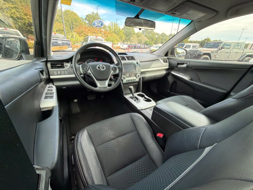 Used 2014 Toyota Camry SE FWD image 13
