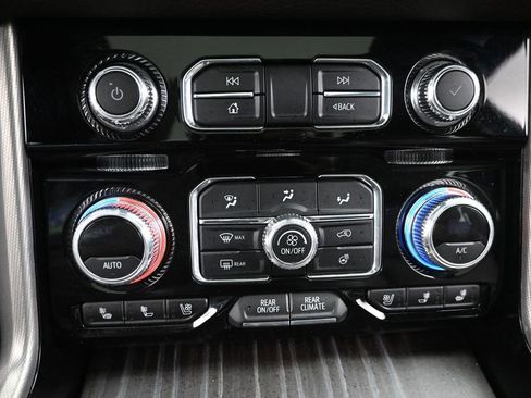 Used 2023 GMC Yukon XL Denali w/ Advanced Technology Package AWD/4WD image 19