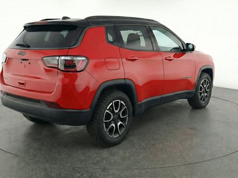 Used 2025 Jeep Compass Trailhawk AWD/4WD image 9