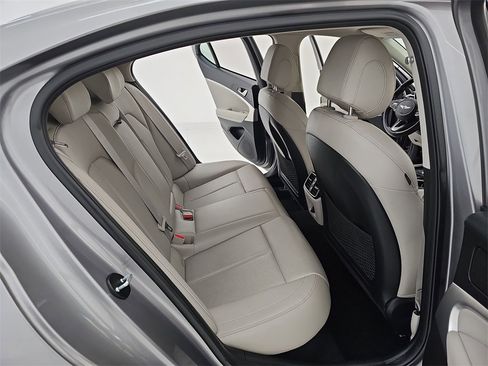 Used 2021 Genesis G70 2.0T image 13