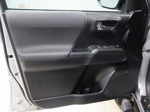 Used 2021 Toyota Tacoma TRD Off-Road image 12