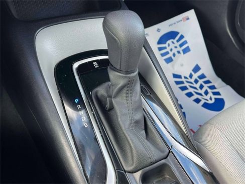 Used 2022 Toyota Corolla LE image 29