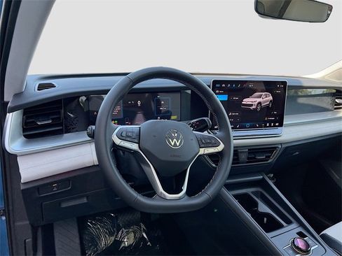 New 2025 Volkswagen Tiguan SE image 9