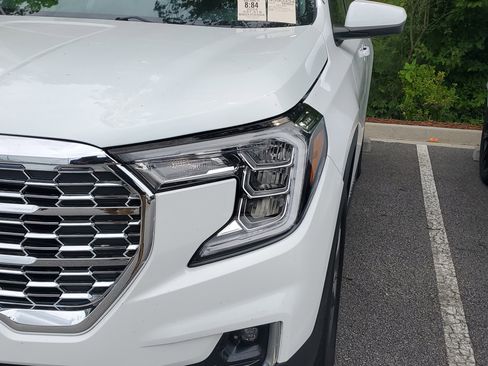 Used 2024 GMC Terrain SLT AWD/4WD image 4