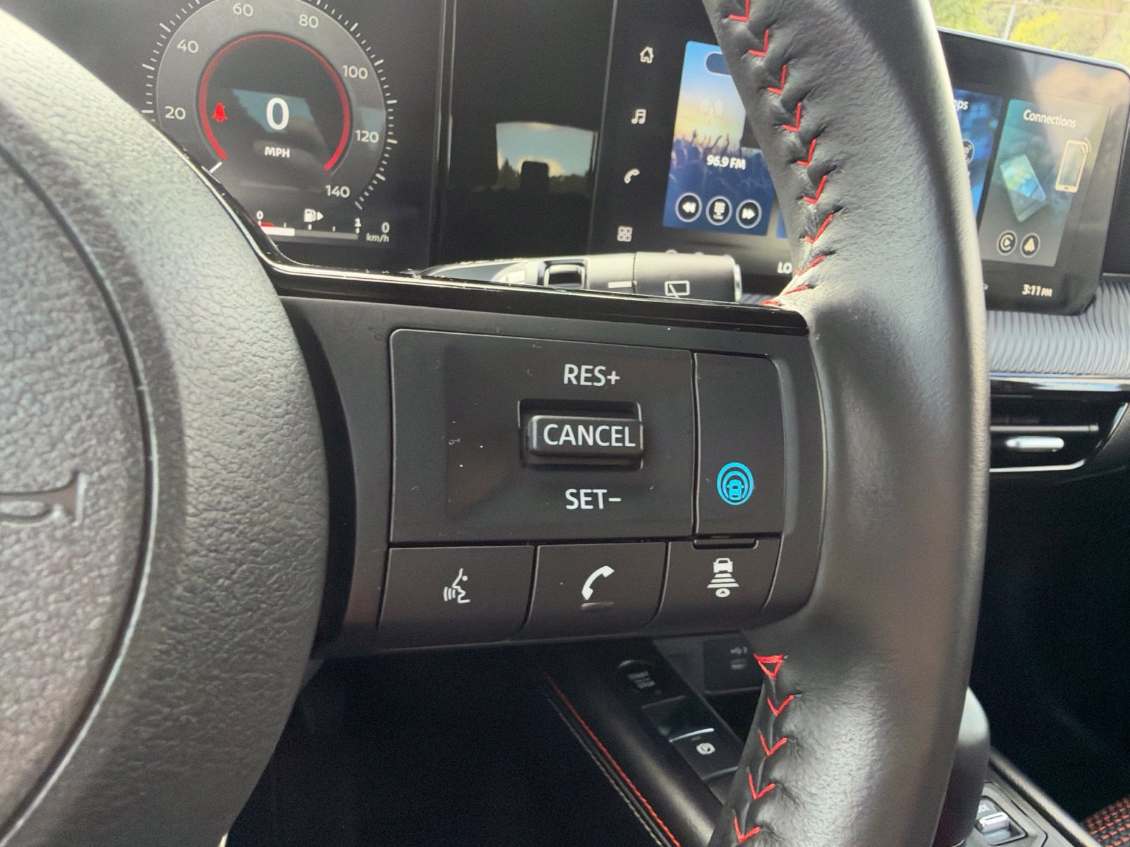 Used 2026 Nissan Kicks SR FWD image 19