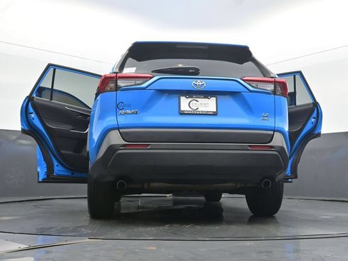 Used 2019 Toyota RAV4 LE w/ All Weather Liner Package AWD/4WD image 57