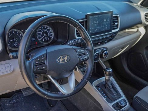 Used 2022 Hyundai Venue SEL image 9