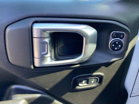 Used 2023 Jeep Wrangler Unlimited image 17