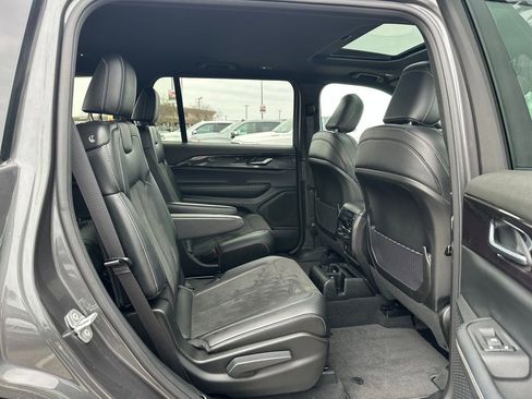 Used 2023 Jeep Grand Cherokee L Laredo image 14