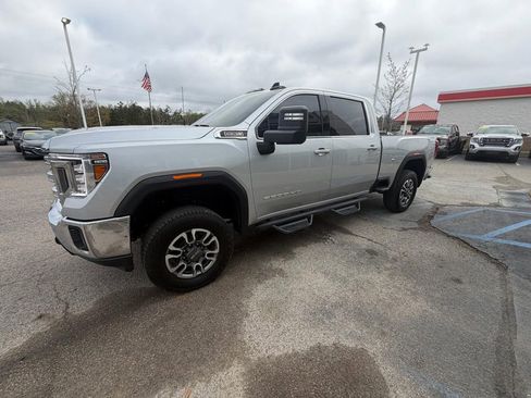 Used 2022 GMC Sierra 2500 SLE w/ SLE Value Package; image 3