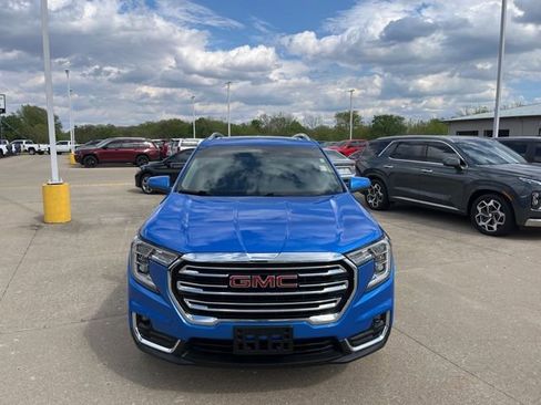 Used 2024 GMC Terrain SLT w/ Infotainment Package II AWD/4WD image 2
