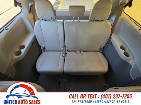 Used 2011 Toyota Sienna XLE FWD image 23