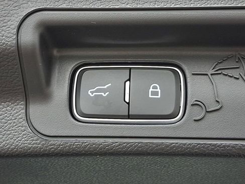 Used 2025 Ford Explorer ST image 31