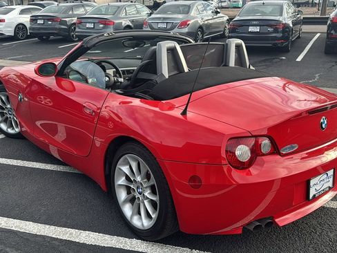 Used 2005 BMW Z4 2.5i image 11