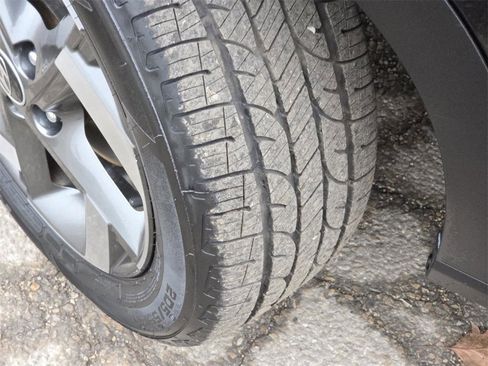 Used 2021 Hyundai Venue SEL w/ Cargo Package image 8