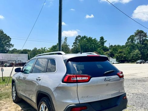Used 2018 Jeep Cherokee Limited AWD/4WD image 7