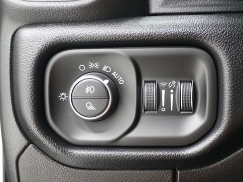 Used 2019 RAM 1500 Big Horn RWD image 23