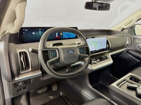 Used 2025 Ford Expedition Max Platinum AWD/4WD image 16