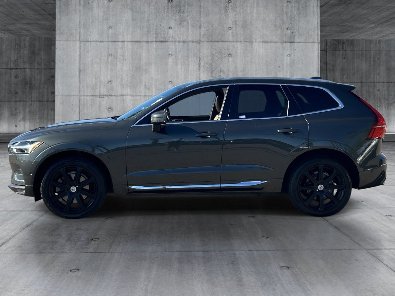 Used 2018 Volvo XC60 T6 Inscription w/ Luxury Seat Package AWD/4WD image 2
