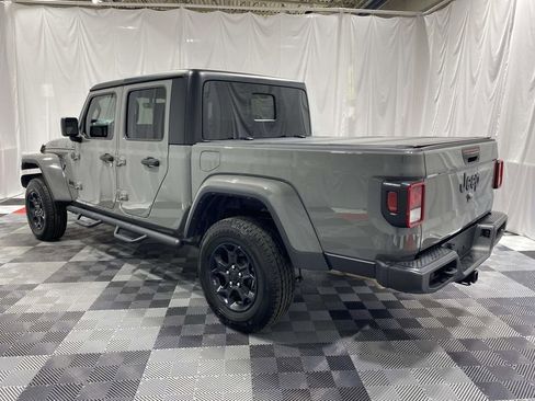 Used 2023 Jeep Gladiator Willys image 2