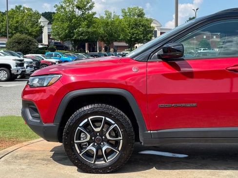Used 2025 Jeep Compass Trailhawk AWD/4WD image 12