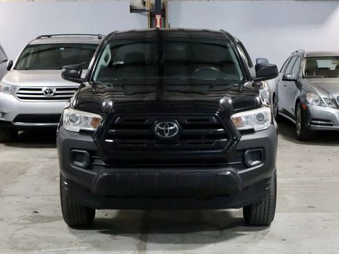 Used 2019 Toyota Tacoma SR image 2