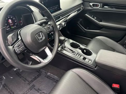 Used 2022 Honda Civic Touring image 7