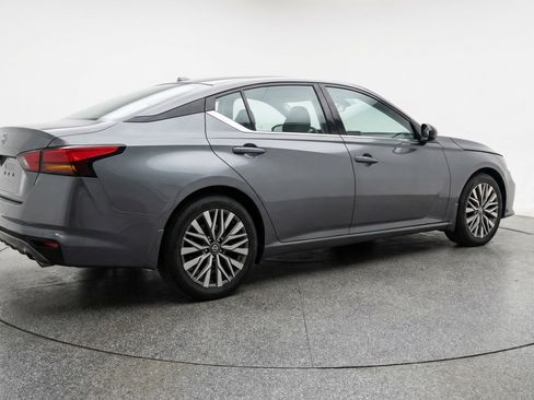 Used 2025 Nissan Altima 2.5 SV image 9