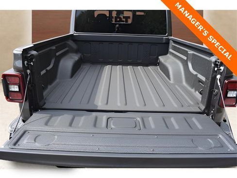 New 2025 Jeep Gladiator High Tide image 10