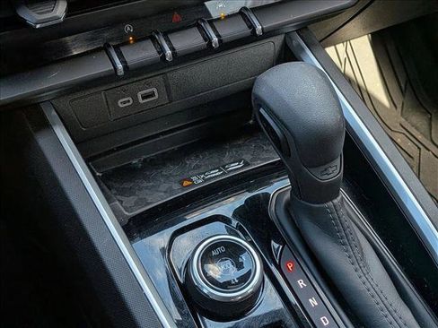 Used 2025 Chevrolet Colorado Trail Boss w/ Midnight Edition image 9