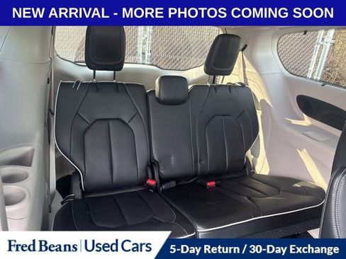 Used 2023 Chrysler Pacifica Limited image 11