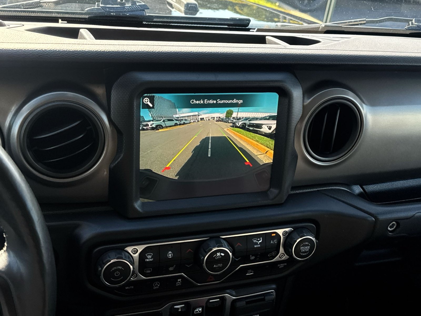 Used 2022 Jeep Gladiator Sport AWD/4WD image 19