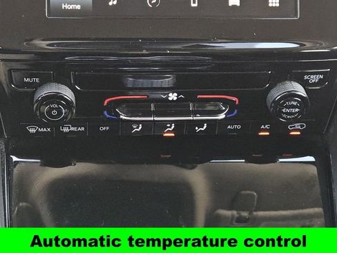 Used 2023 Jeep Grand Cherokee L Laredo image 16