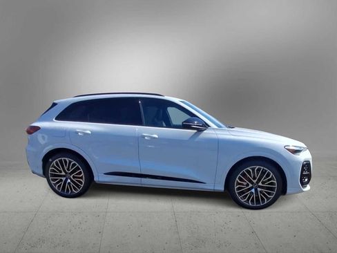 New 2025 Audi SQ5 Prestige image 9
