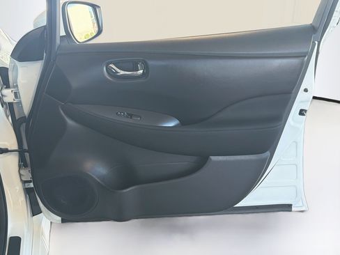 Used 2025 Nissan Leaf S FWD image 30