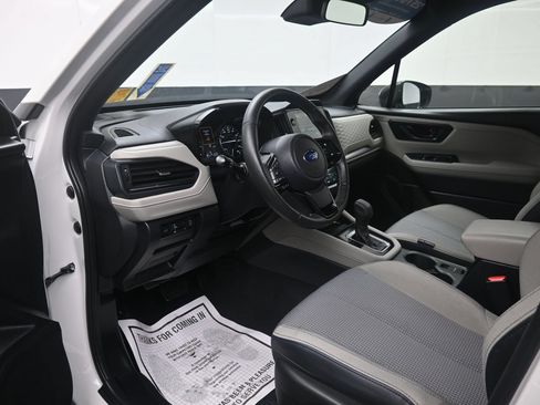 Used 2025 Subaru Forester Premium AWD/4WD image 14