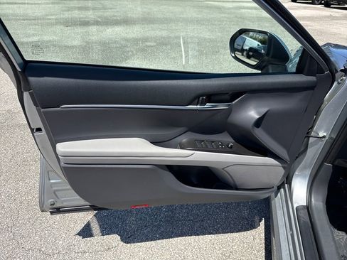 Used 2022 Toyota Camry SE FWD image 13