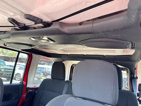 Used 2022 Jeep Wrangler Unlimited Sahara w/ Cold Weather Group AWD/4WD image 20