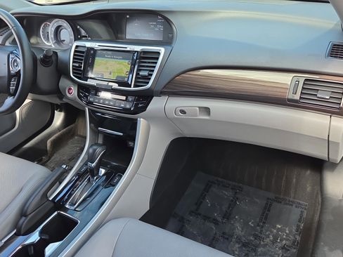 Used 2017 Honda Accord Touring image 17